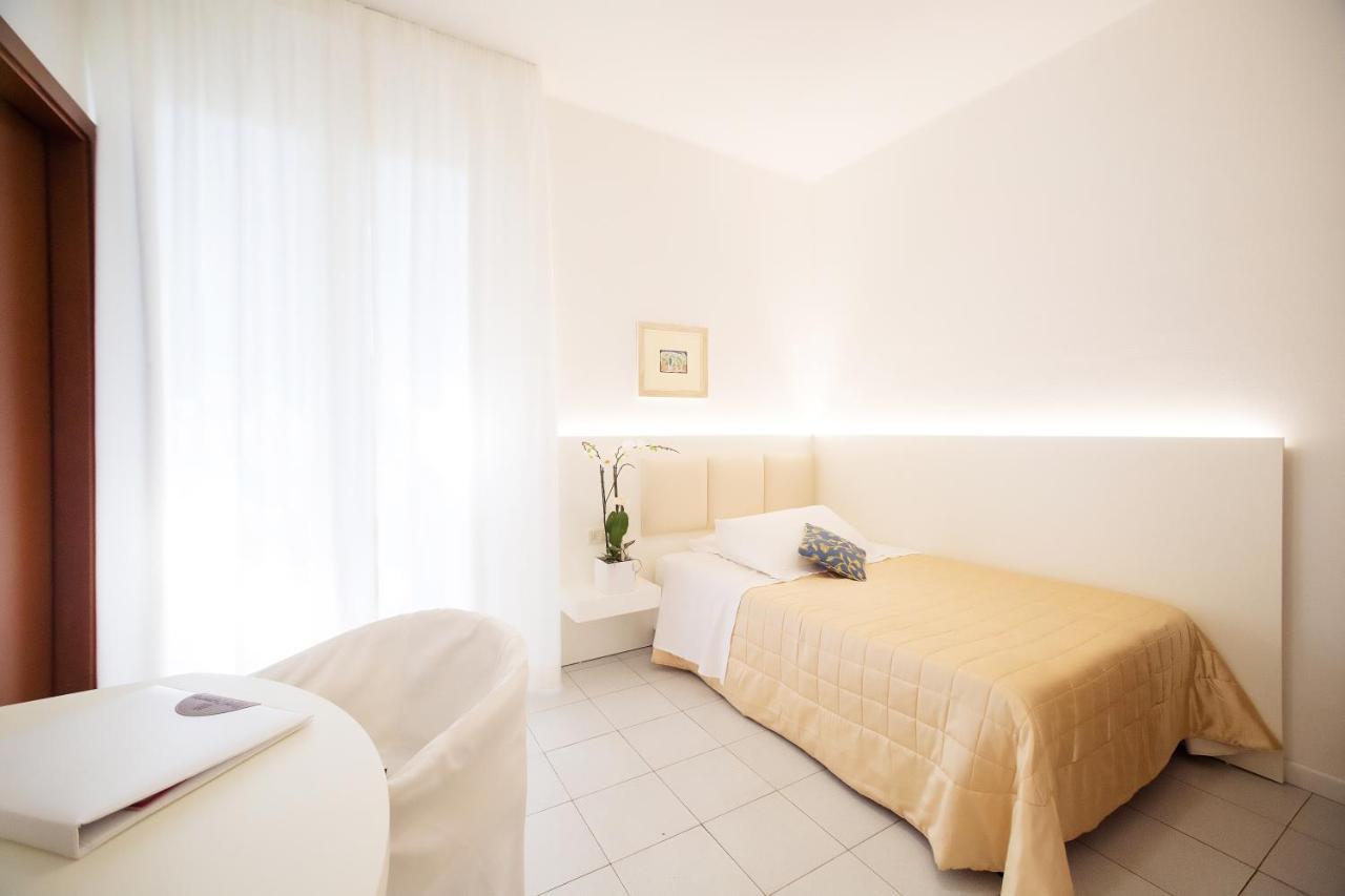 Single Room,1588122219:JPEG