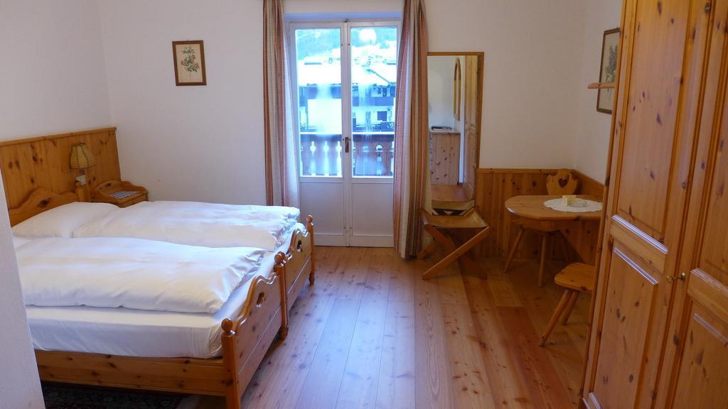 Double or Twin Room with Mountain View