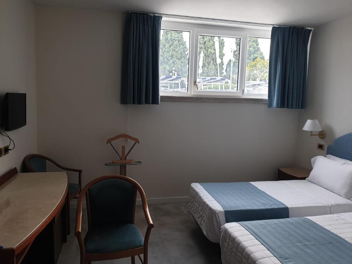 Economy Twin Room,1421943348:JPEG