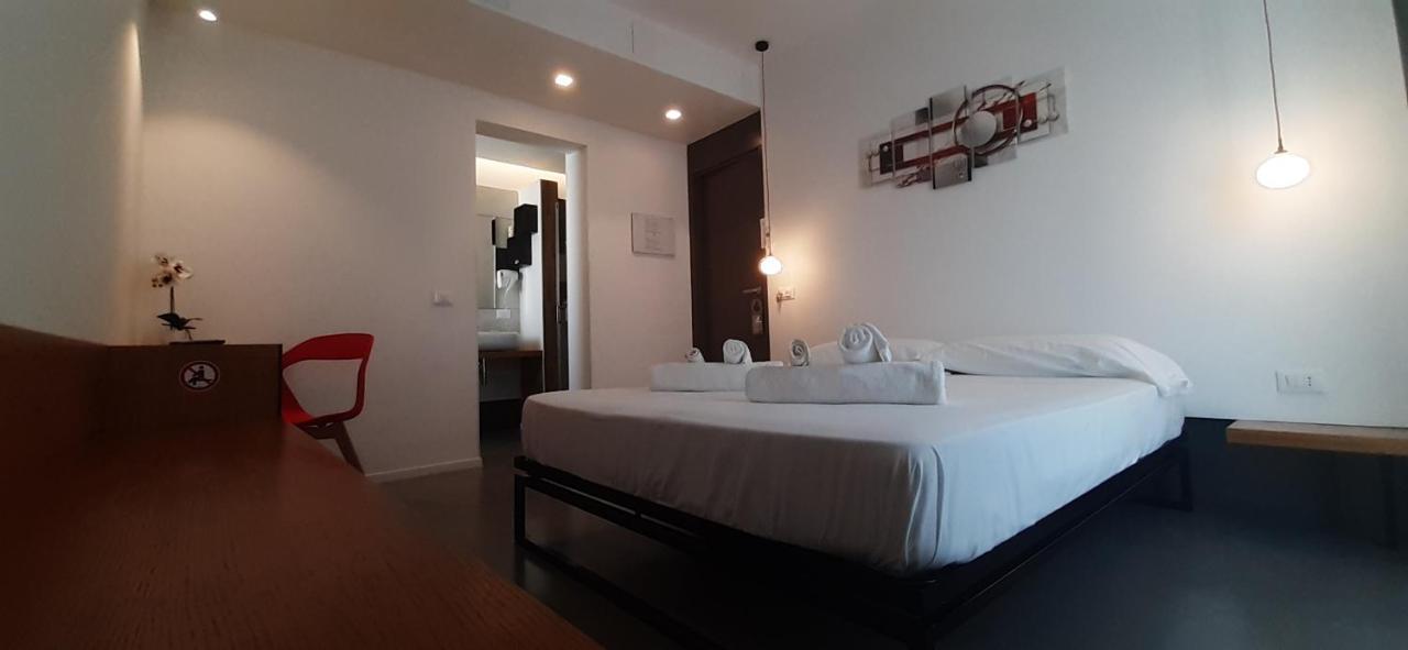 Double Room with Street View