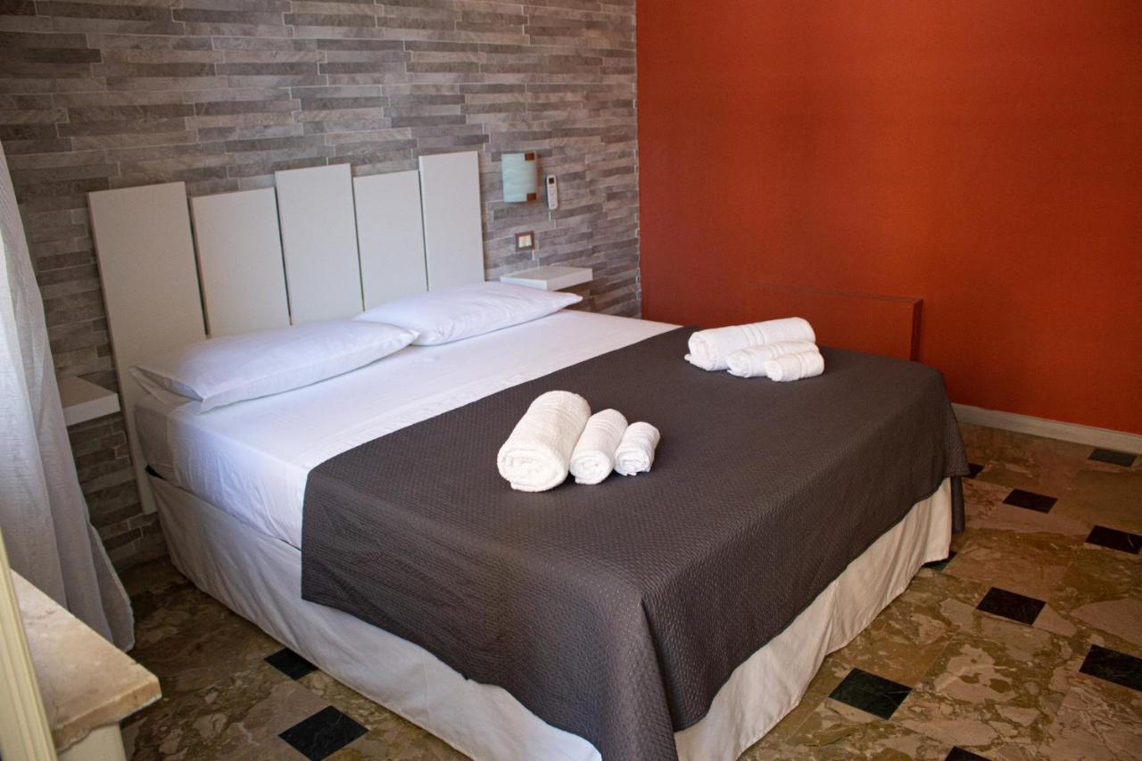 Double Room with Balcony,1429069519:JPEG