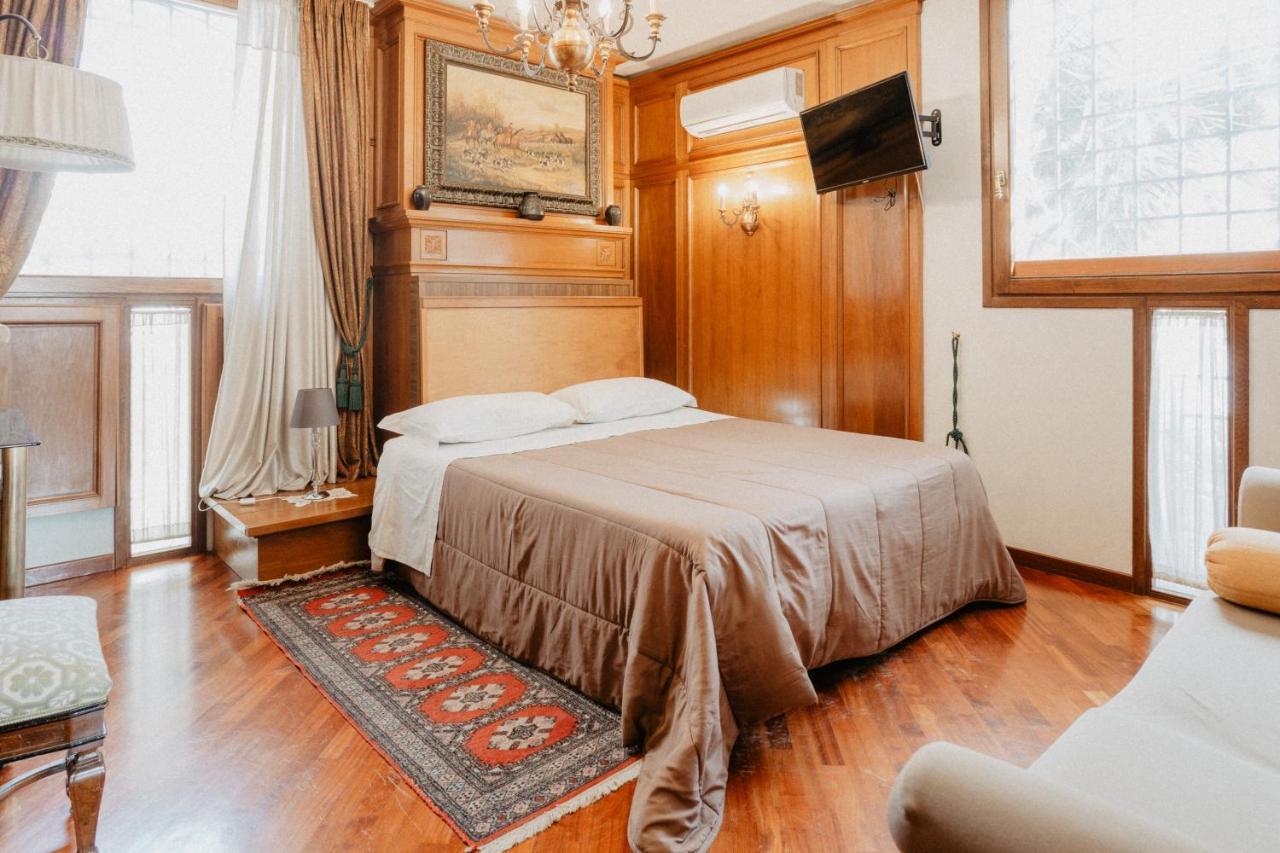 Deluxe Room,1583148273:JPEG