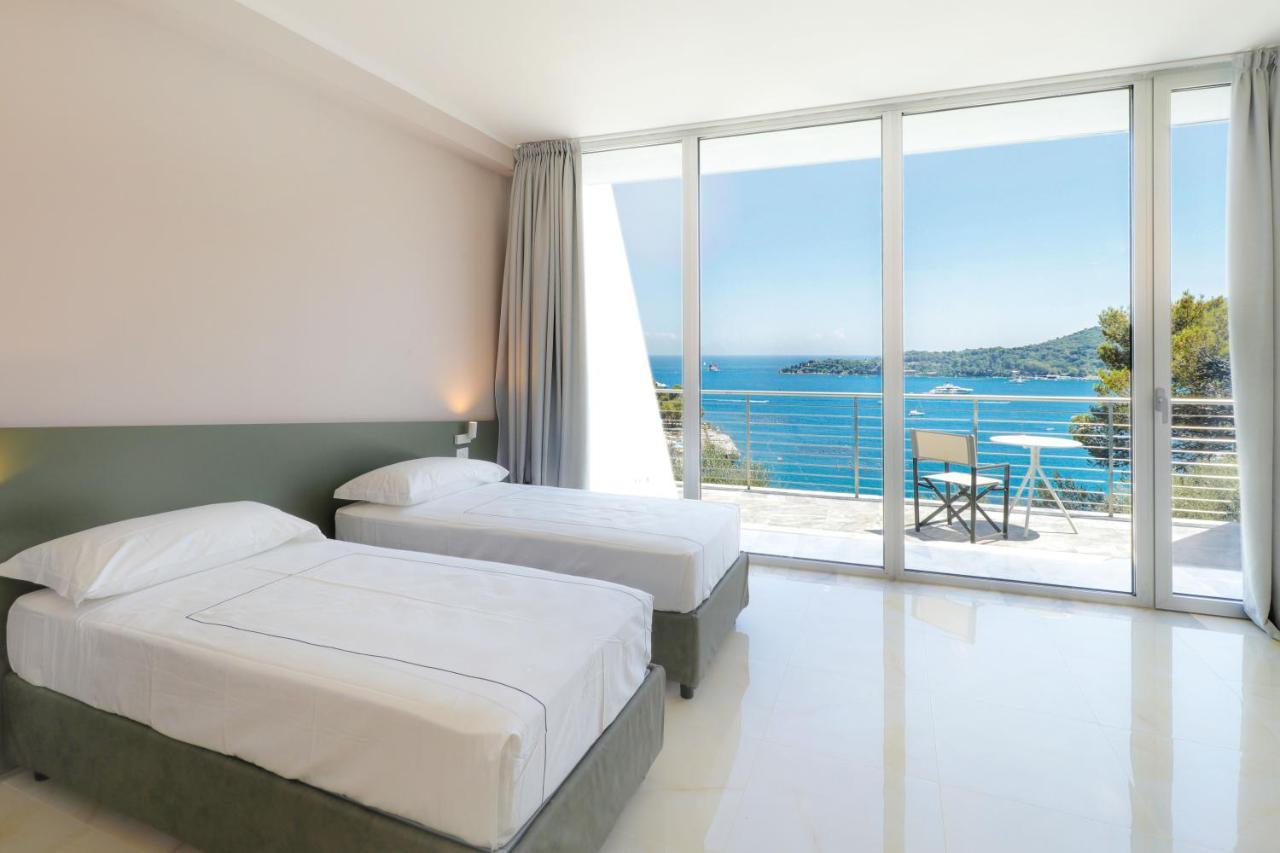 Deluxe Double Room Balcony Sea View,1549408585:JPEG