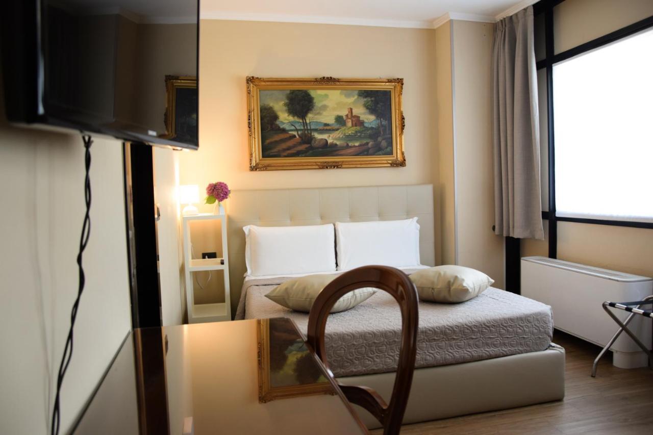 Deluxe Room,1554511720:JPEG