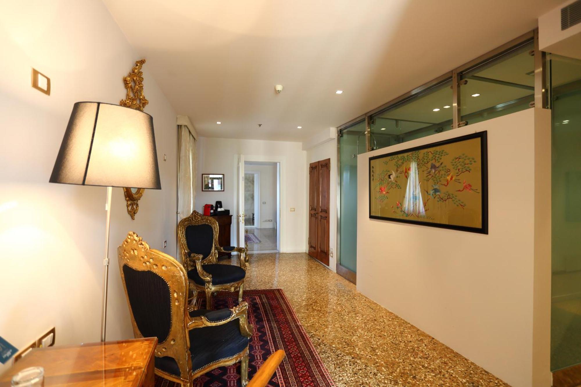 Junior Suite Grand Canal View Balcony