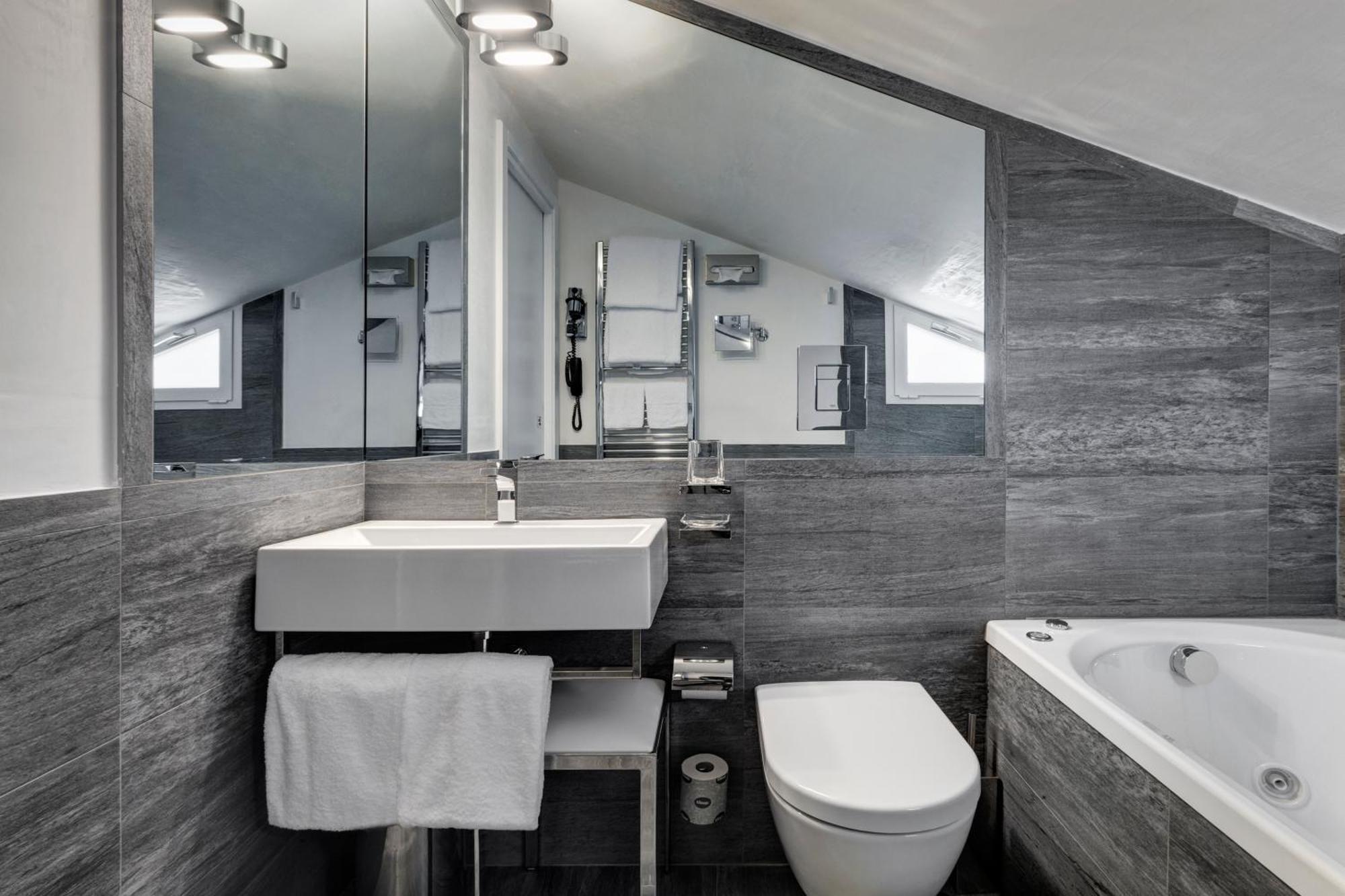 Suite Spa Access Attic