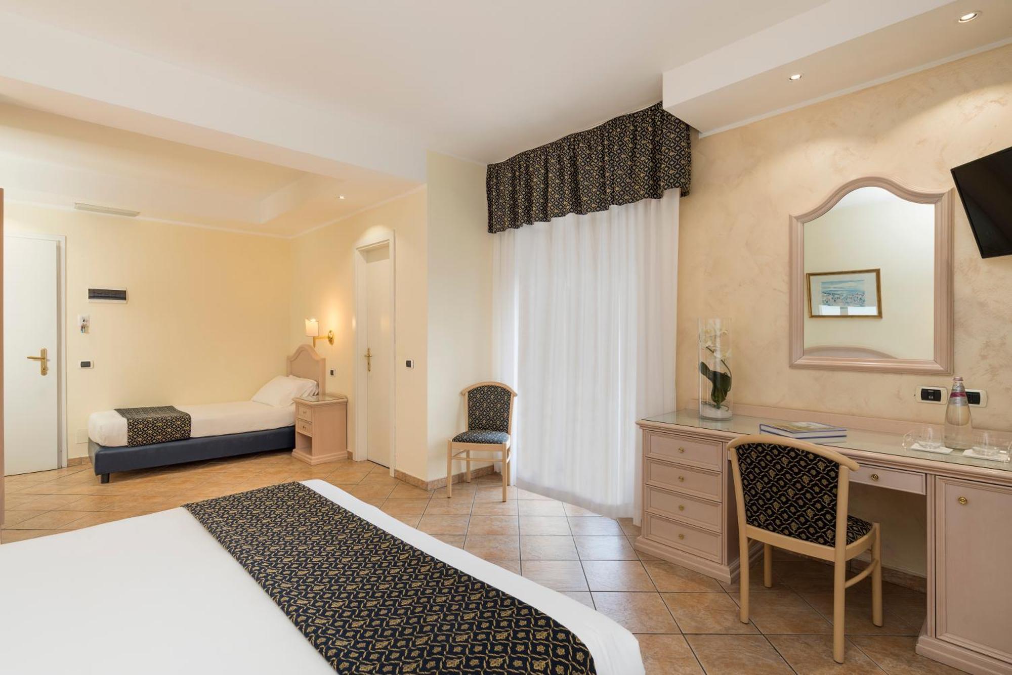 Triple Room,1433775397:JPEG