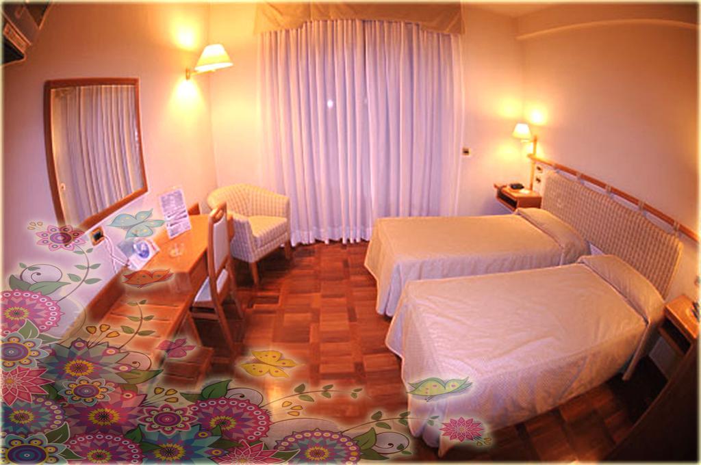 Twin Room,323823361:JPEG