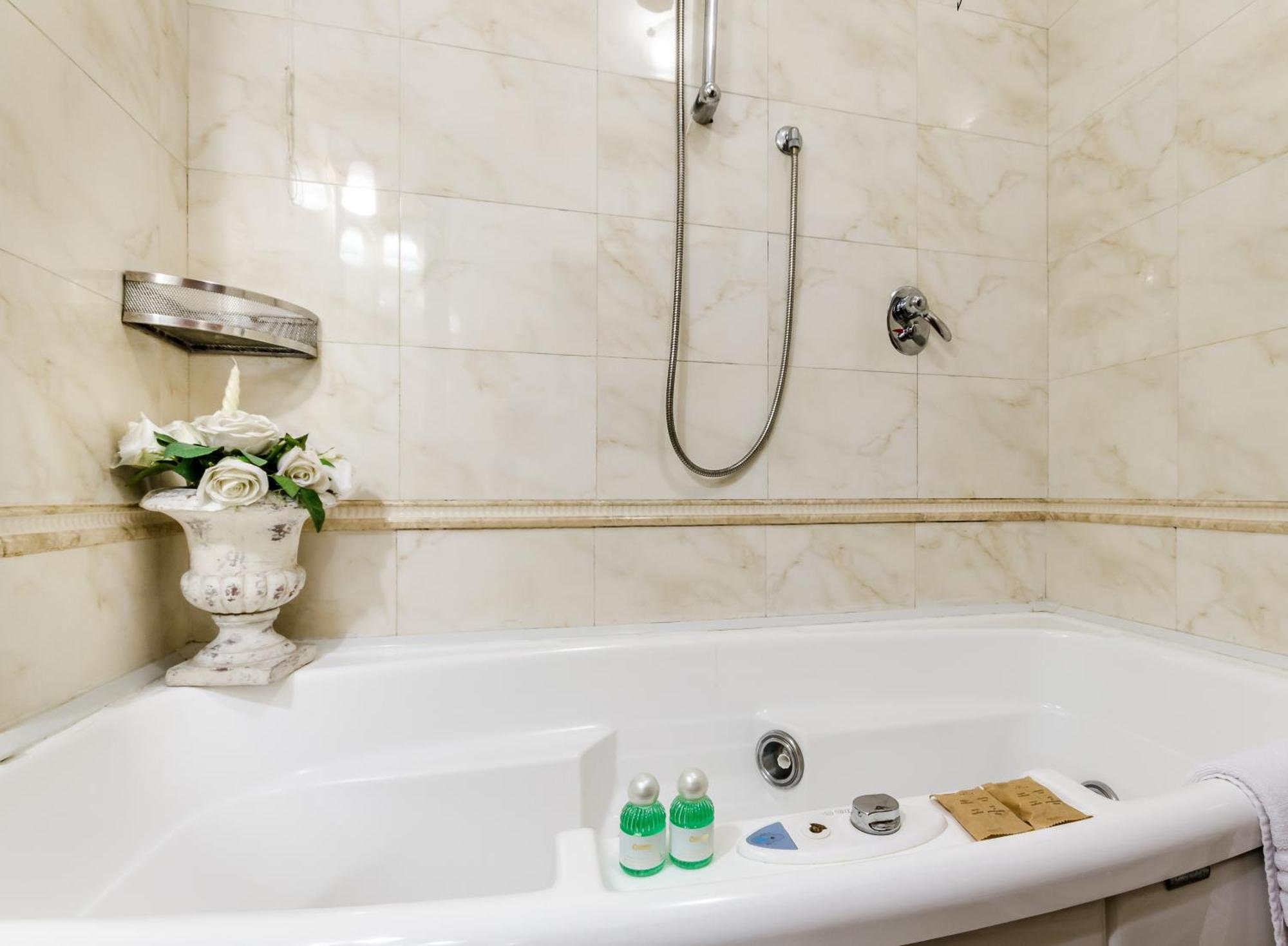 Family Room Private Bathroom