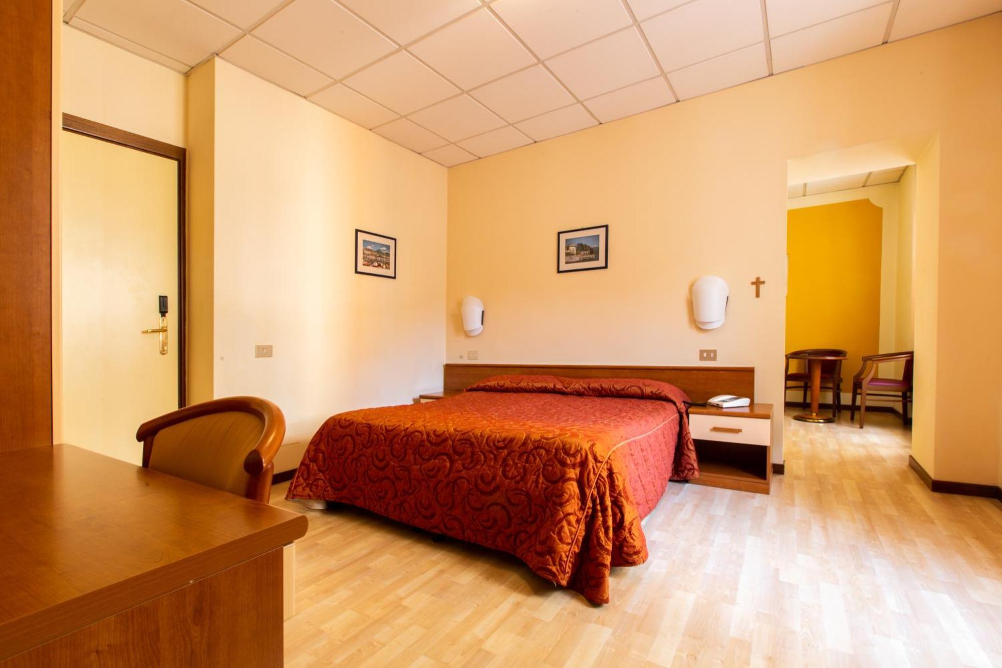 Standard Quadruple Room,719146783:JPEG