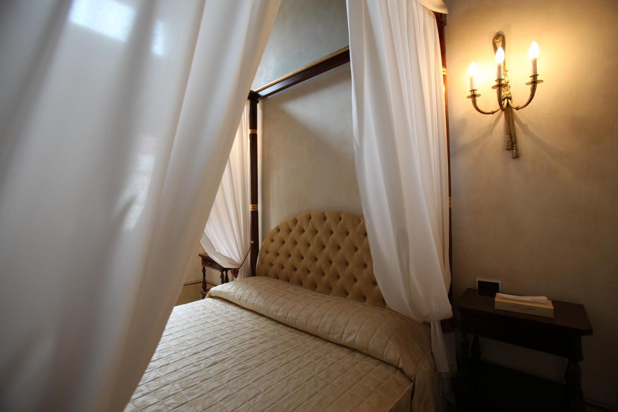 Queen Suite Spa Bath