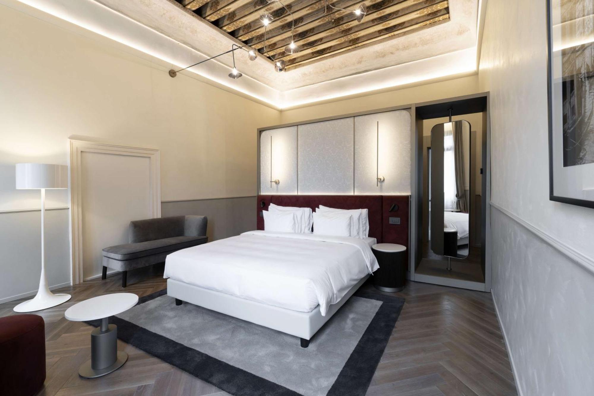 Renaissance Junior Suite