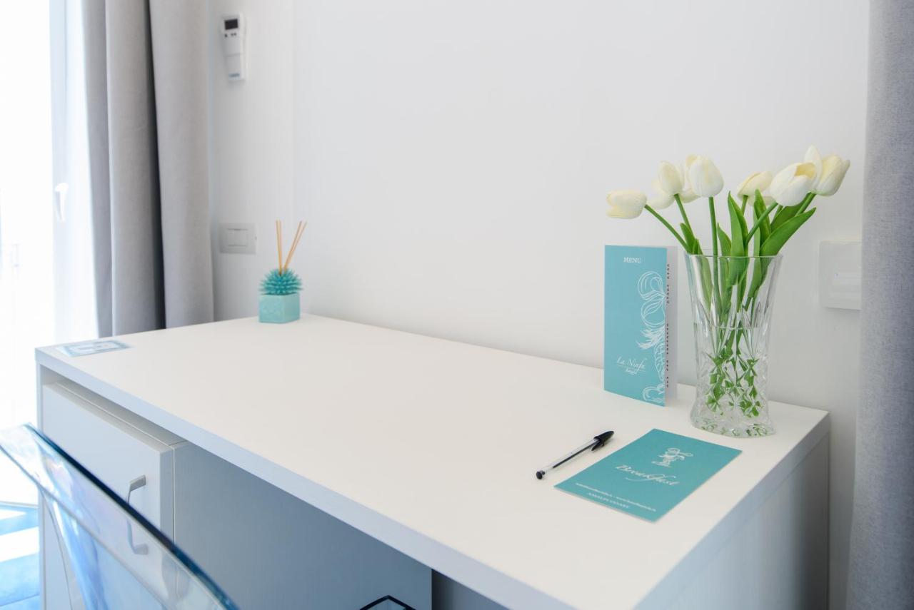 Deluxe tweepersoonskamer met balkon en uitzicht op zee