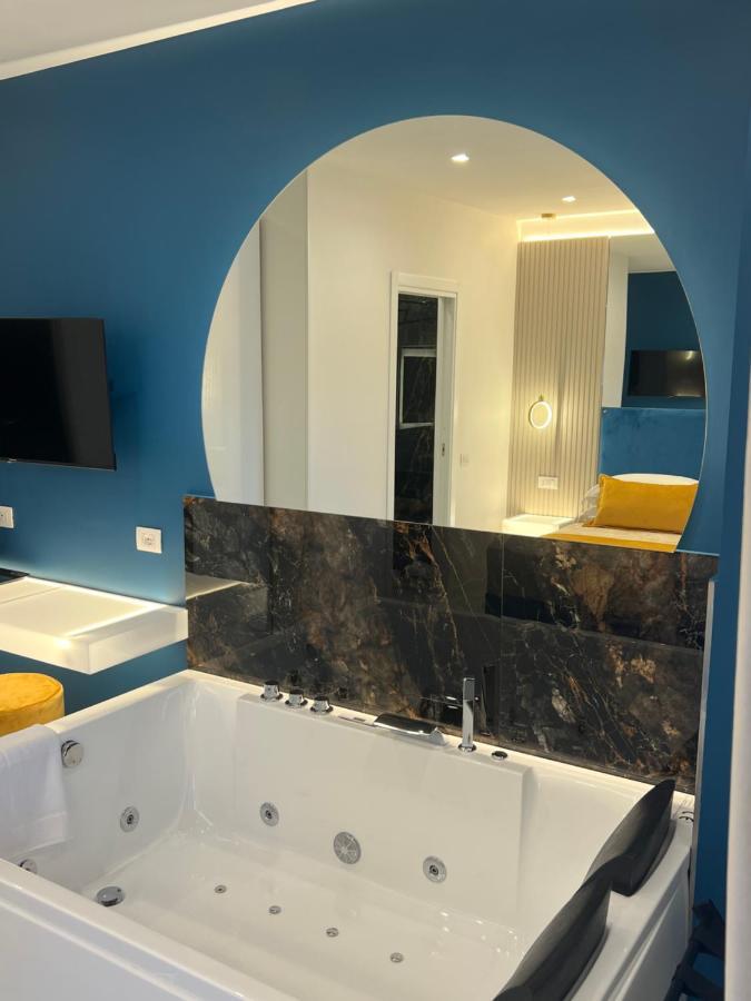 King Room Spa Bath