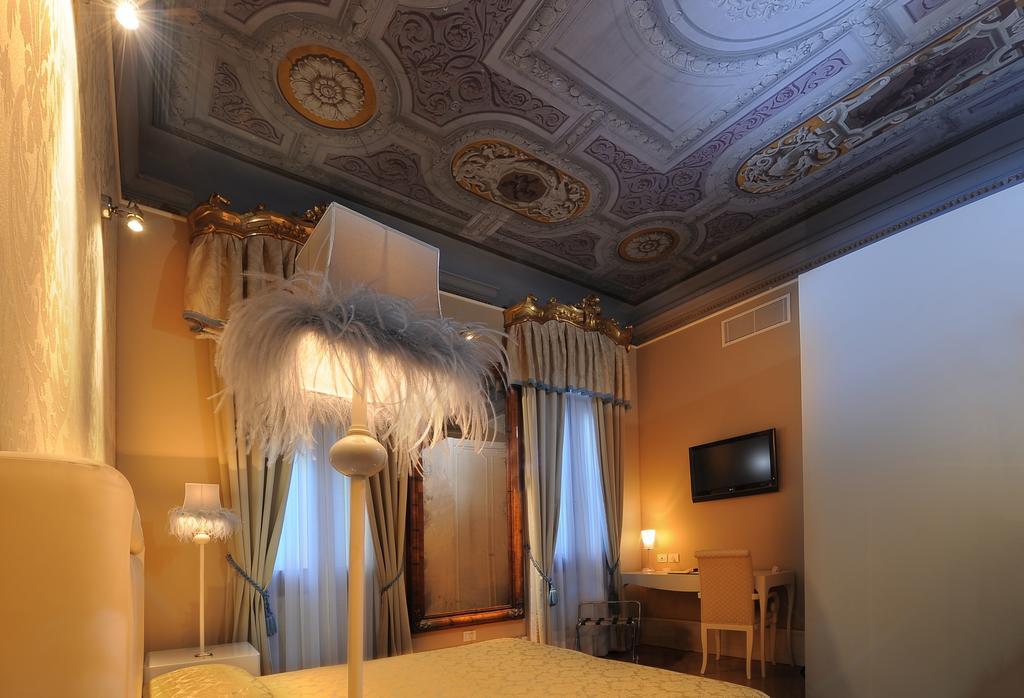 Junior Suite con Vista Canale