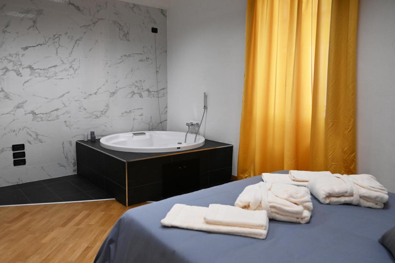 Deluxe Suite Spa Bath,1469374310:JPEG