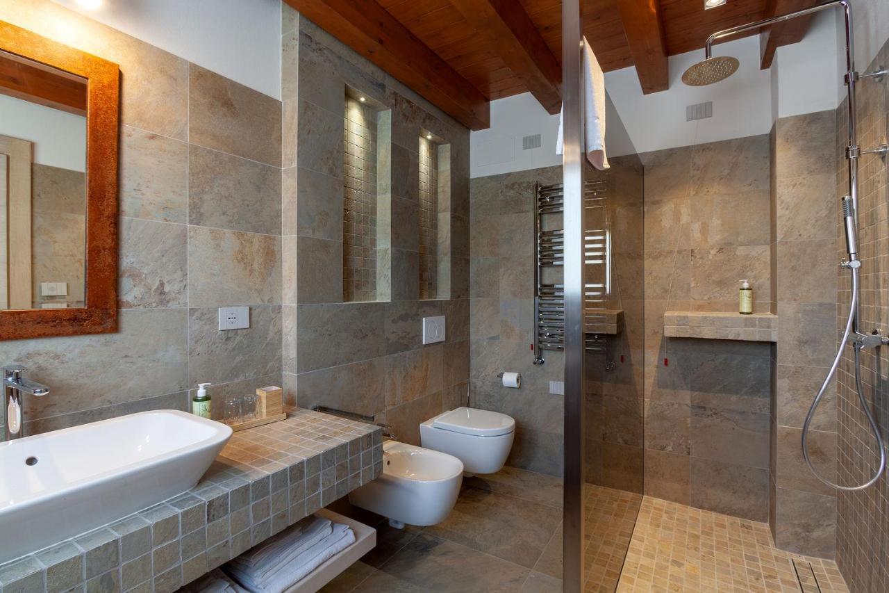 Chambre Lit Queen-Size - Vue sur Piscine