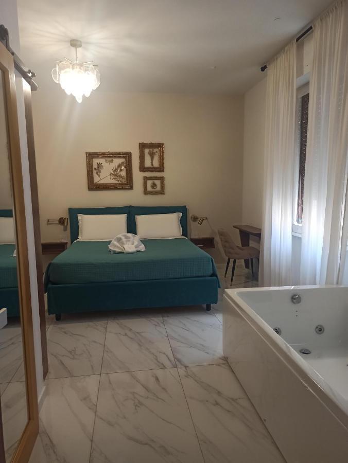 King Suite Spa Bath