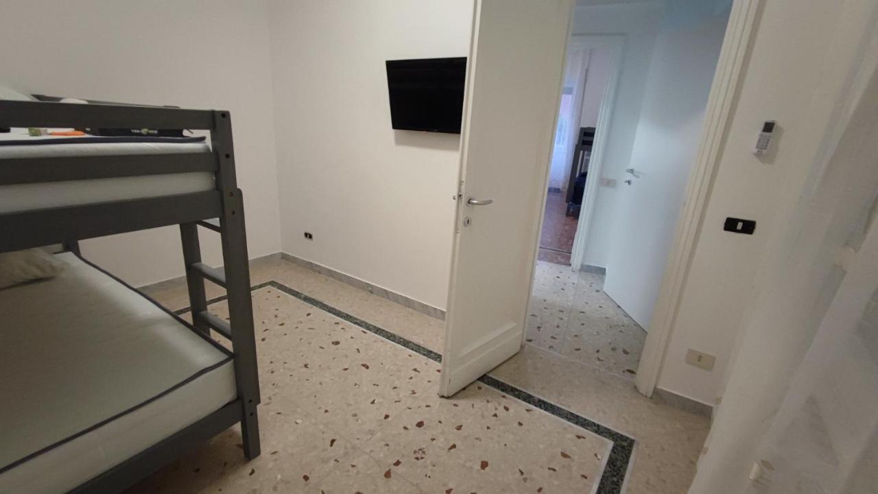 Family Room,1475171986:JPEG