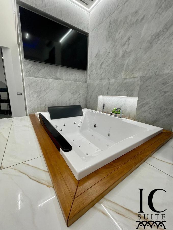 Apartament typu Deluxe Suite z wanną z hydromasażem