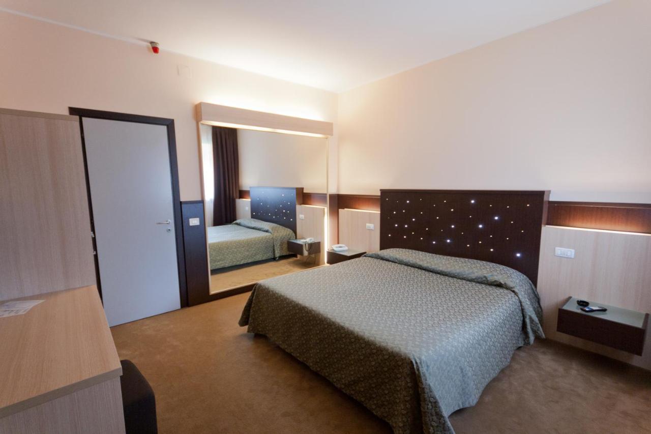 Double Room,1480448510:JPEG