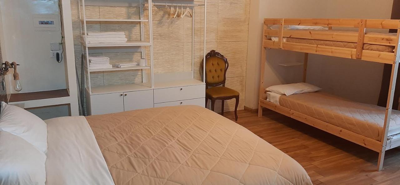 Camera Quadrupla Deluxe
