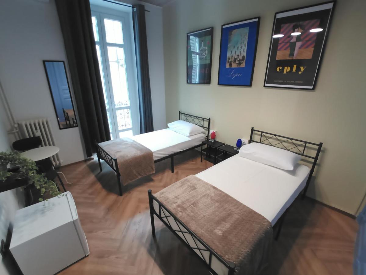 Pokój z 2 łóżkami pojedynczymi i prywatną łazienką