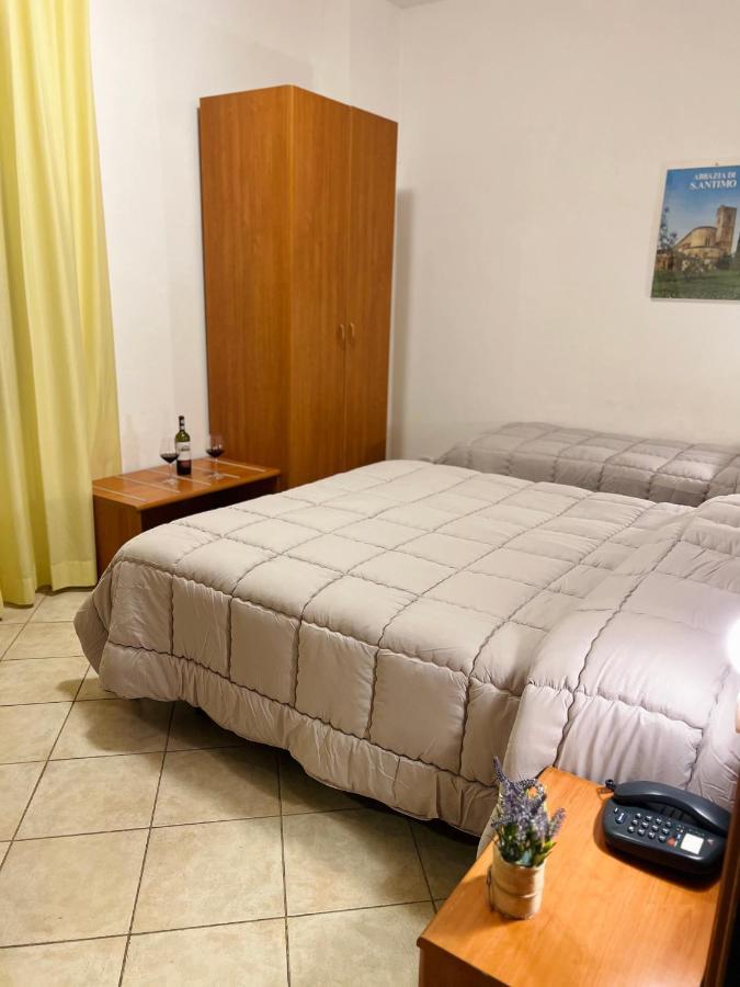 Twin Room,1498162927:JPEG