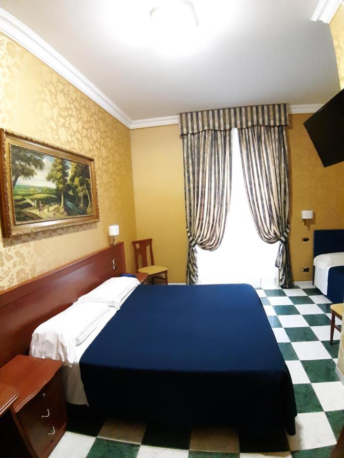 Quarto com Cama de Casal ou 2 de Solteiro e Banheiro Privativo