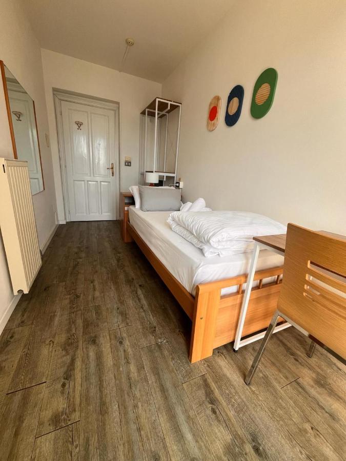 Single Room Lake View,1498526806:JPEG