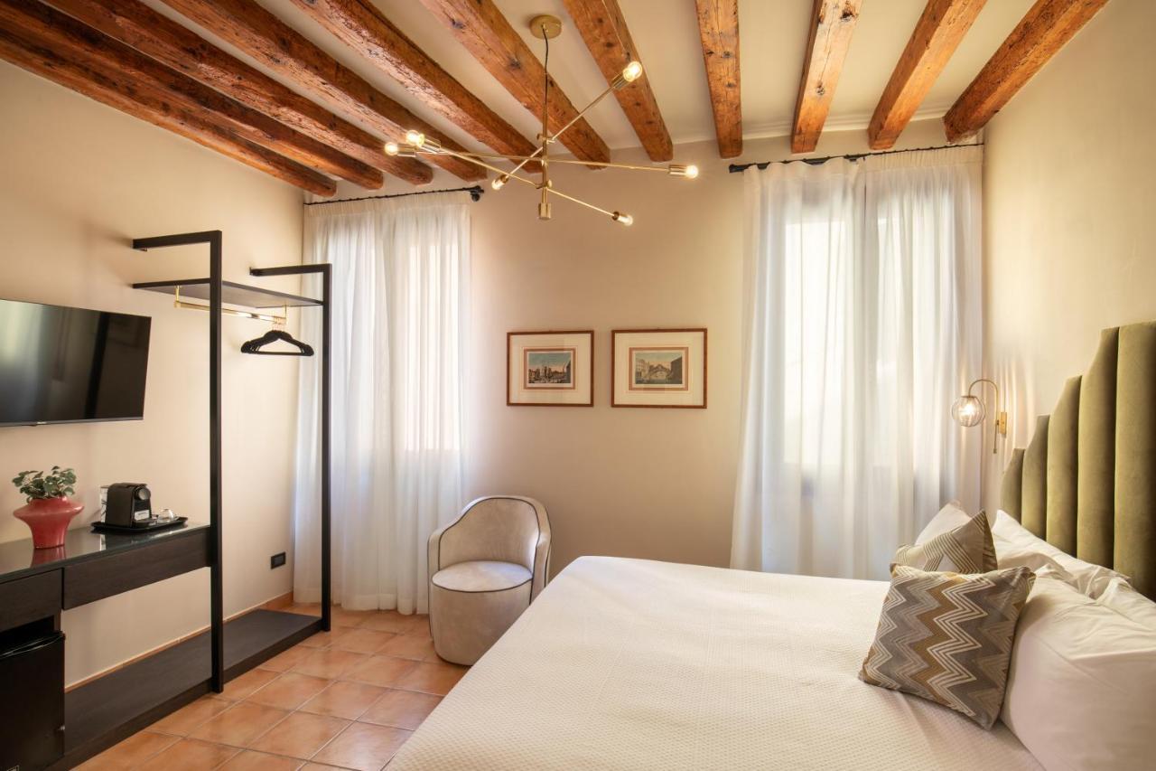 Deluxe Room,1498567627:JPEG