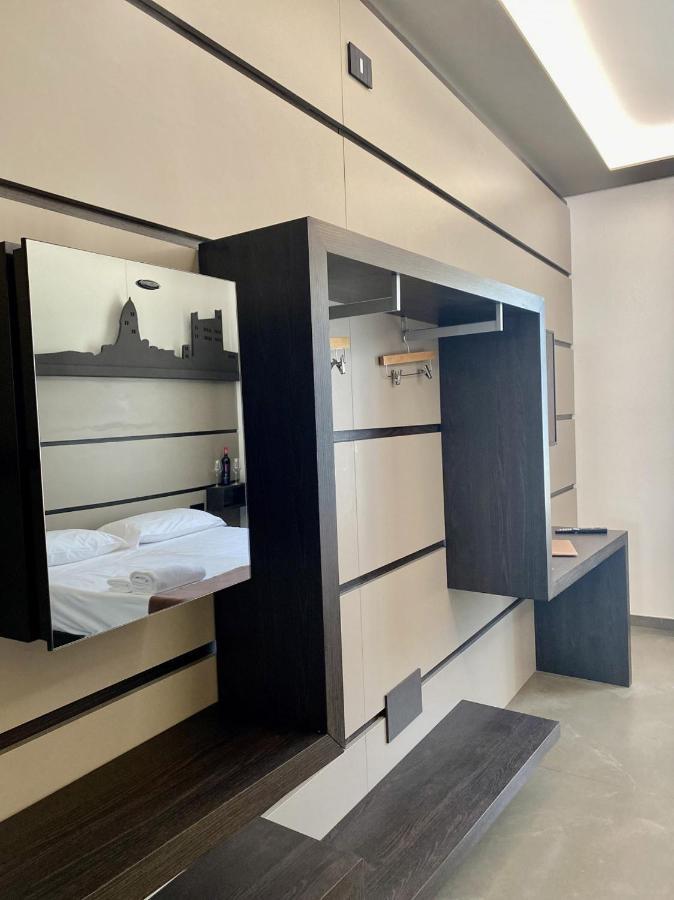 Deluxe Room (1 adult + 1 child)