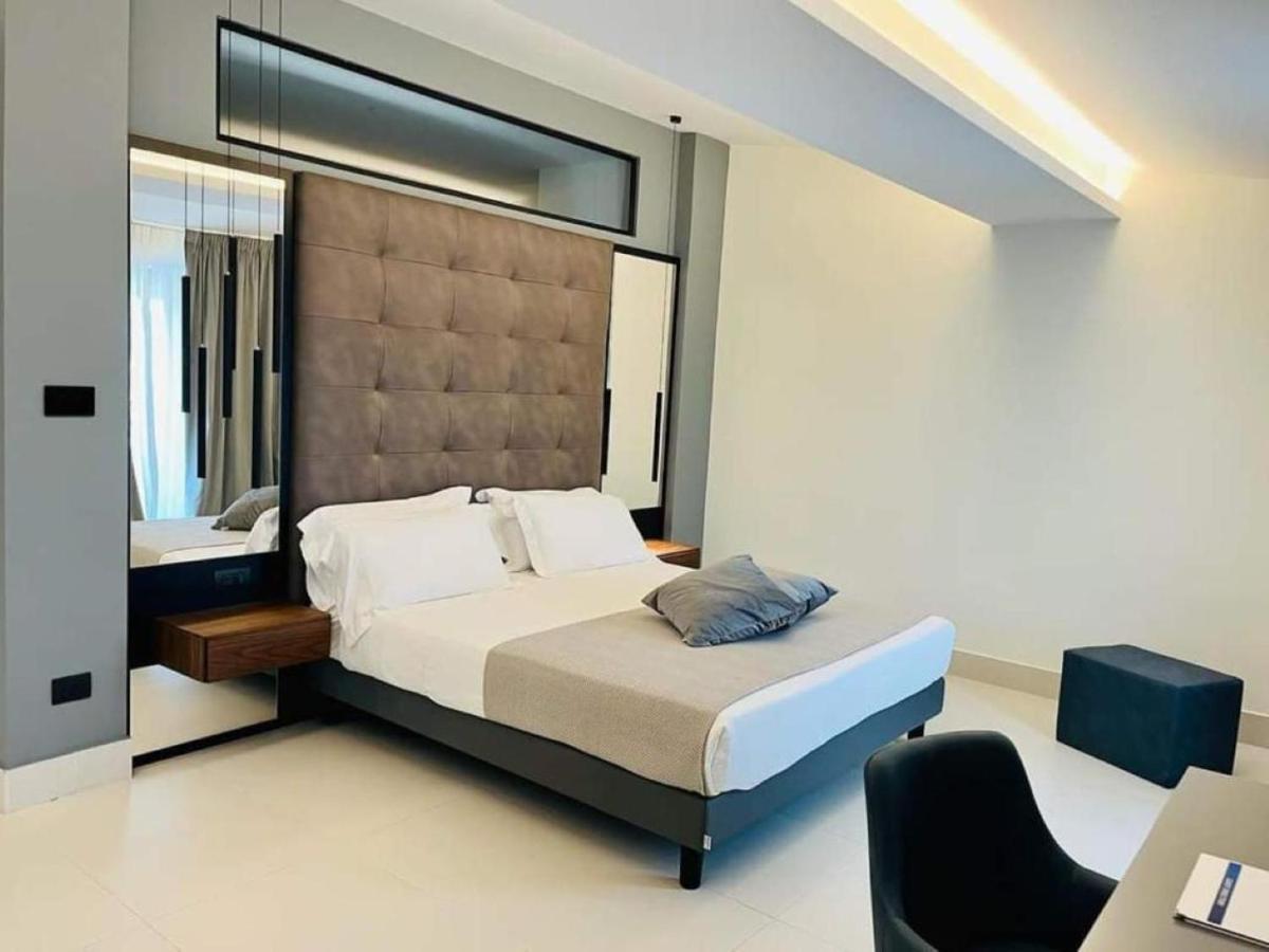 Superior King Suite with Jacuzzi and Balcony - Non-Smoking,1498643833:JPEG