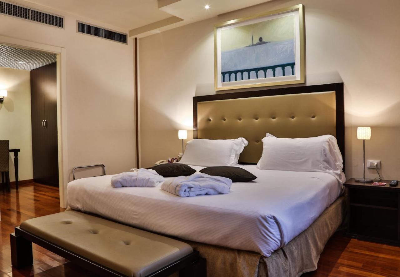 One-Bedroom Suite with Two Double Beds