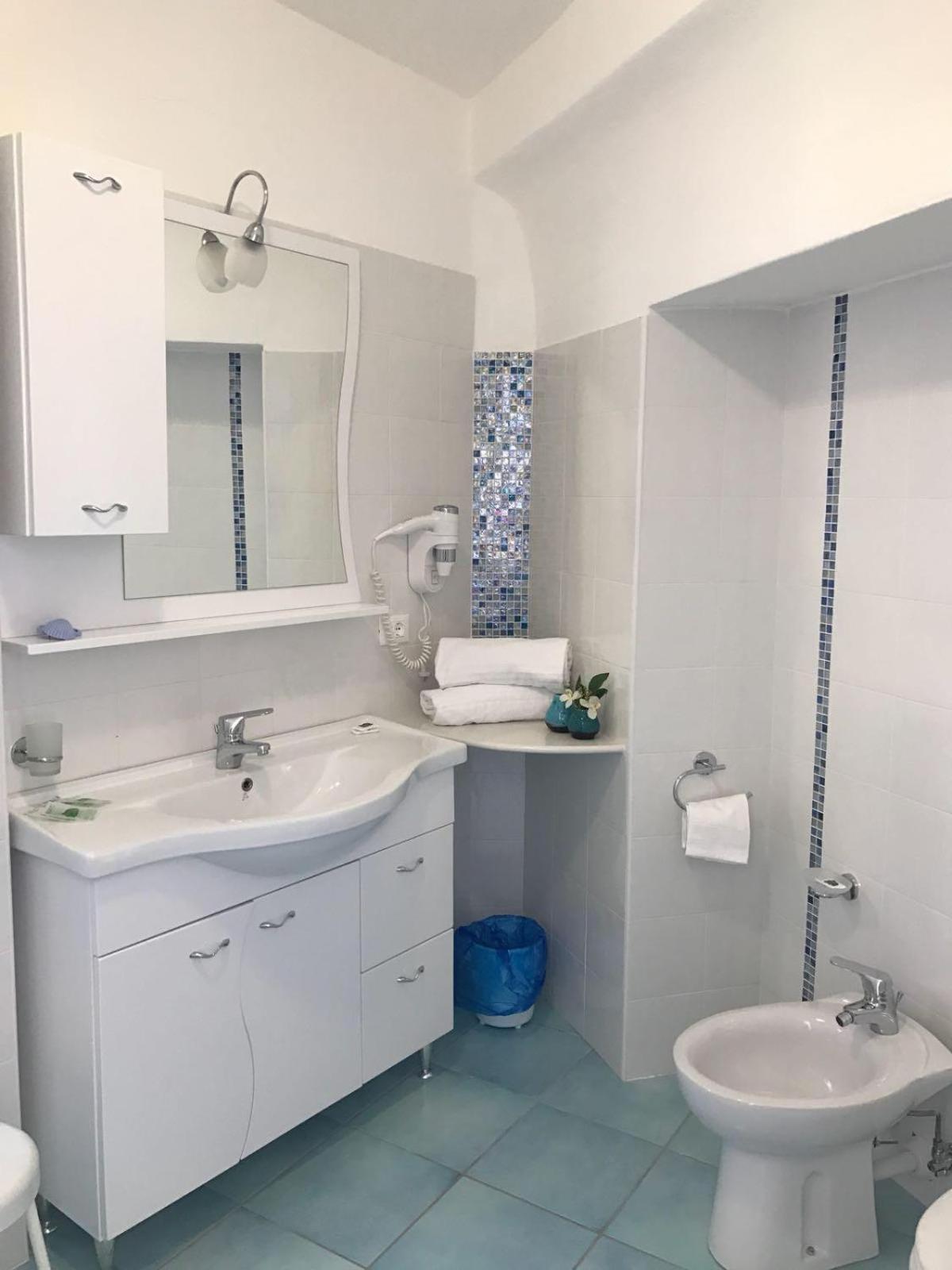 Triple Room,1498847083:JPEG