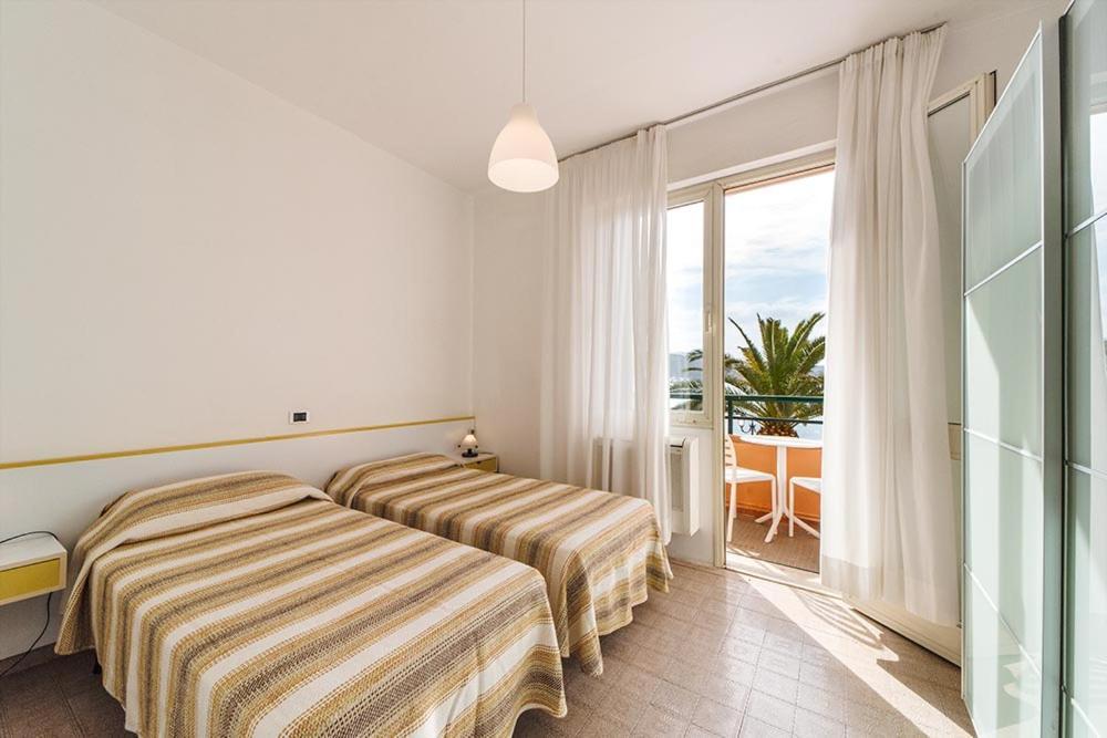 Due Camere Matrimoniali Comunicanti con Vista Mare