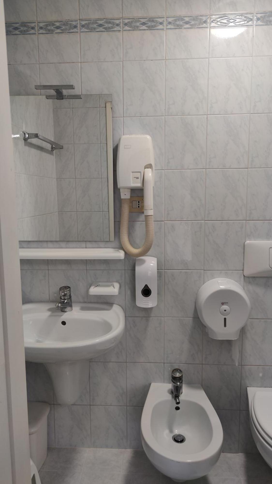Camera Matrimoniale/Doppia con Letti Singoli con Bagno Privato