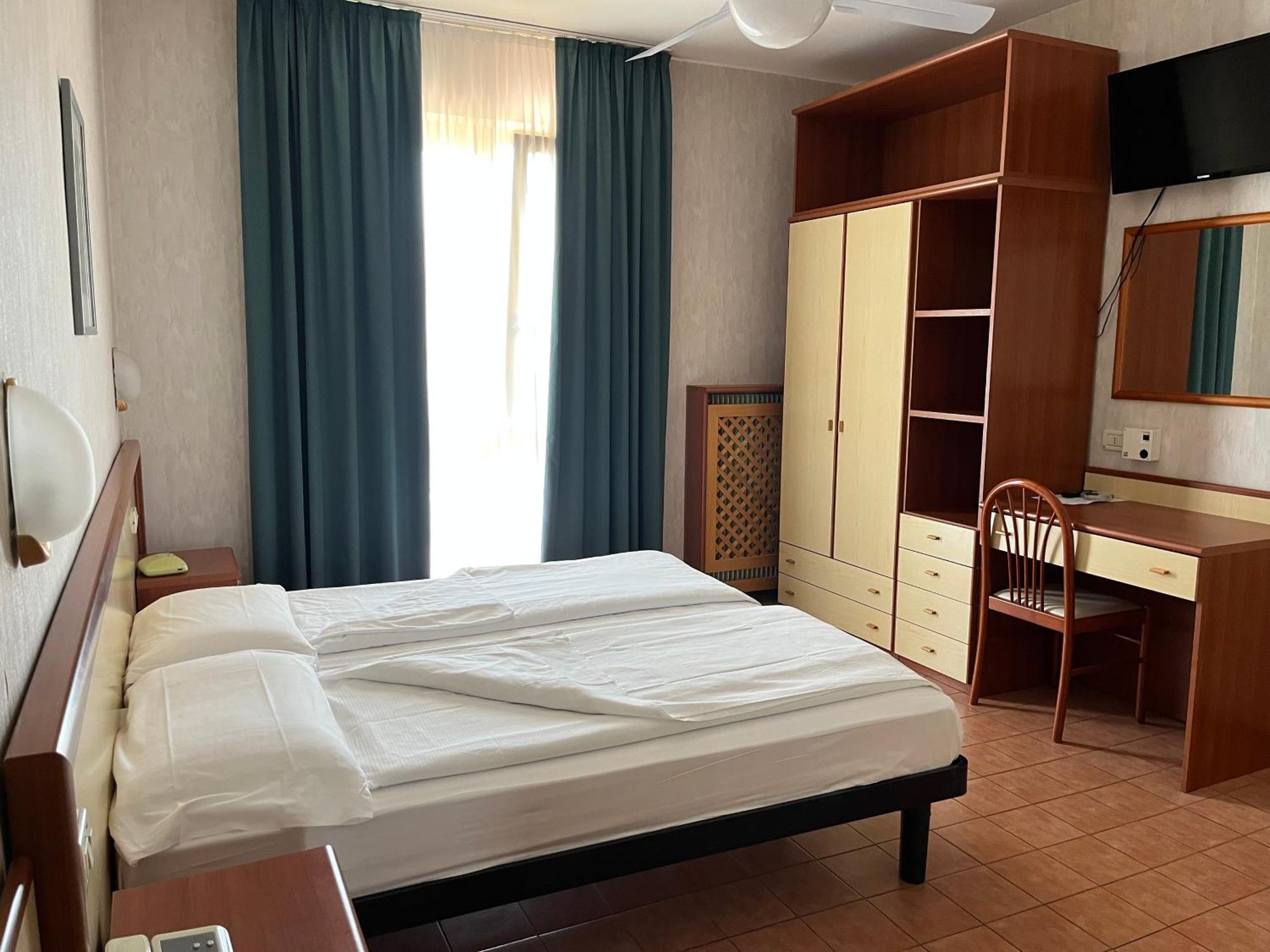 Twin Room Lake View