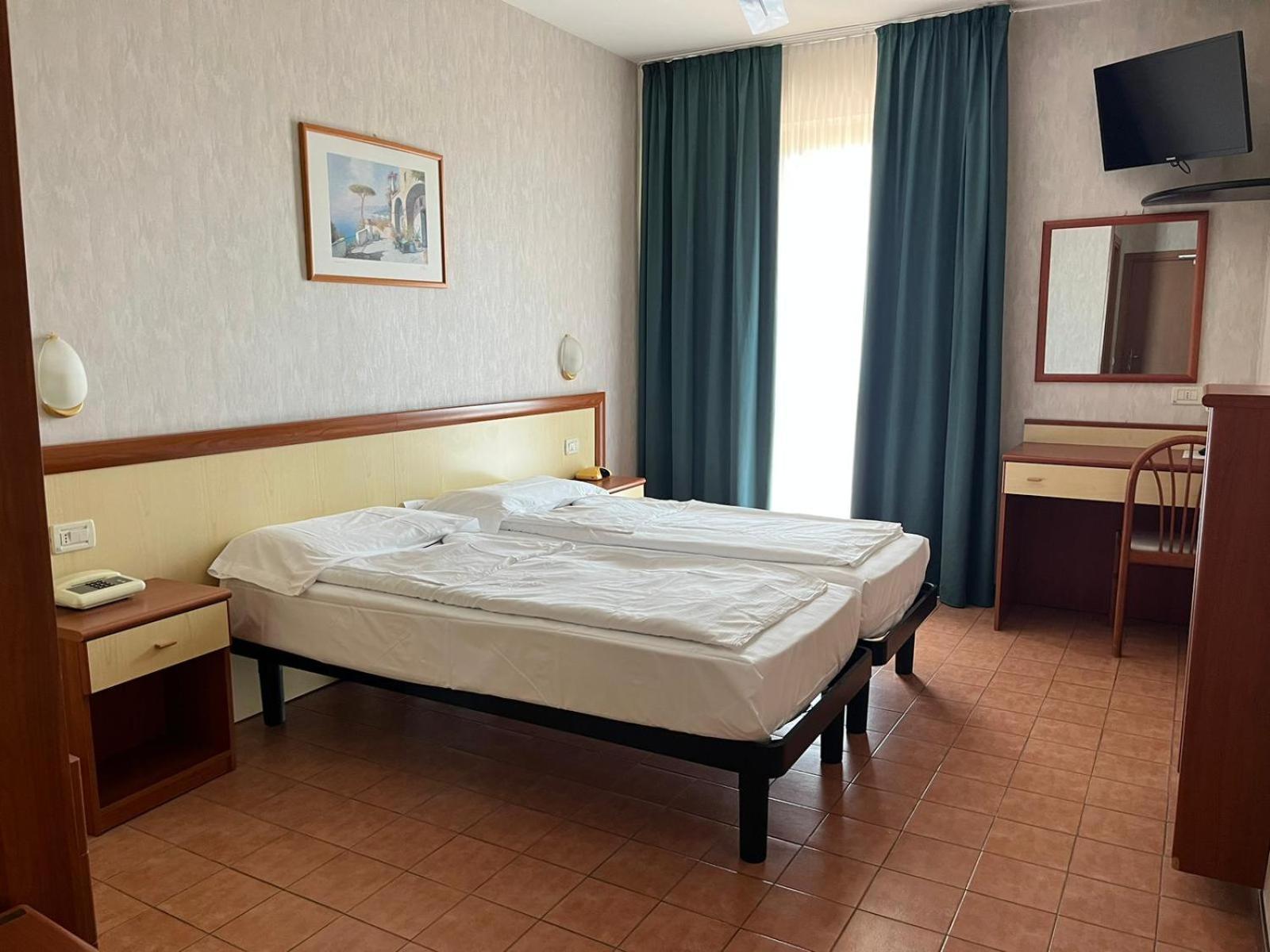 Twin Room Lake View