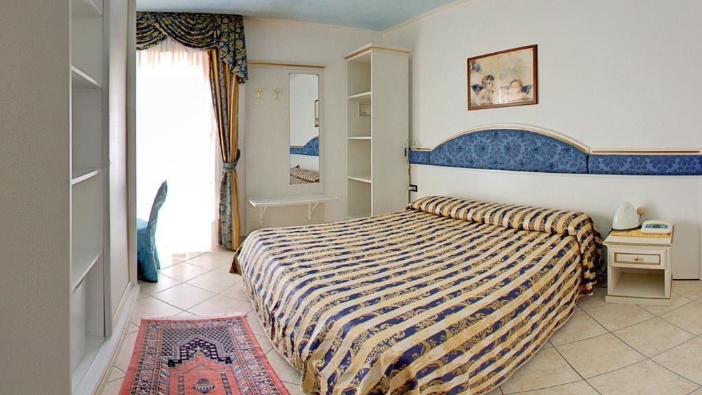 Double Room with Balcony,717808621:JPEG