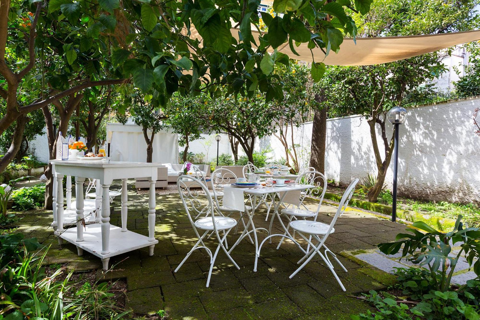 Camera Familiare con Vista Giardino