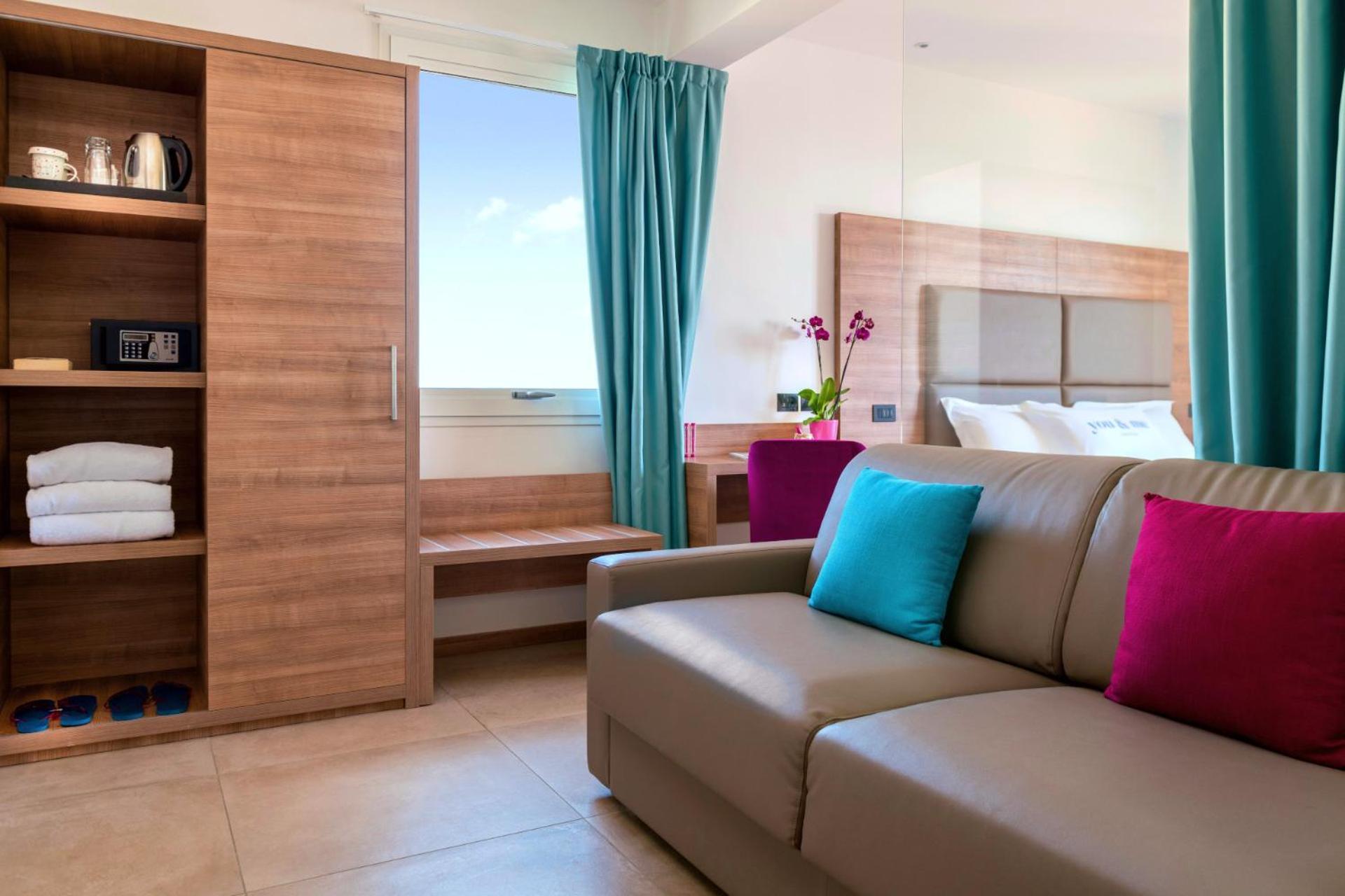 Suite with Balcony and Sea View and Jacuzzi