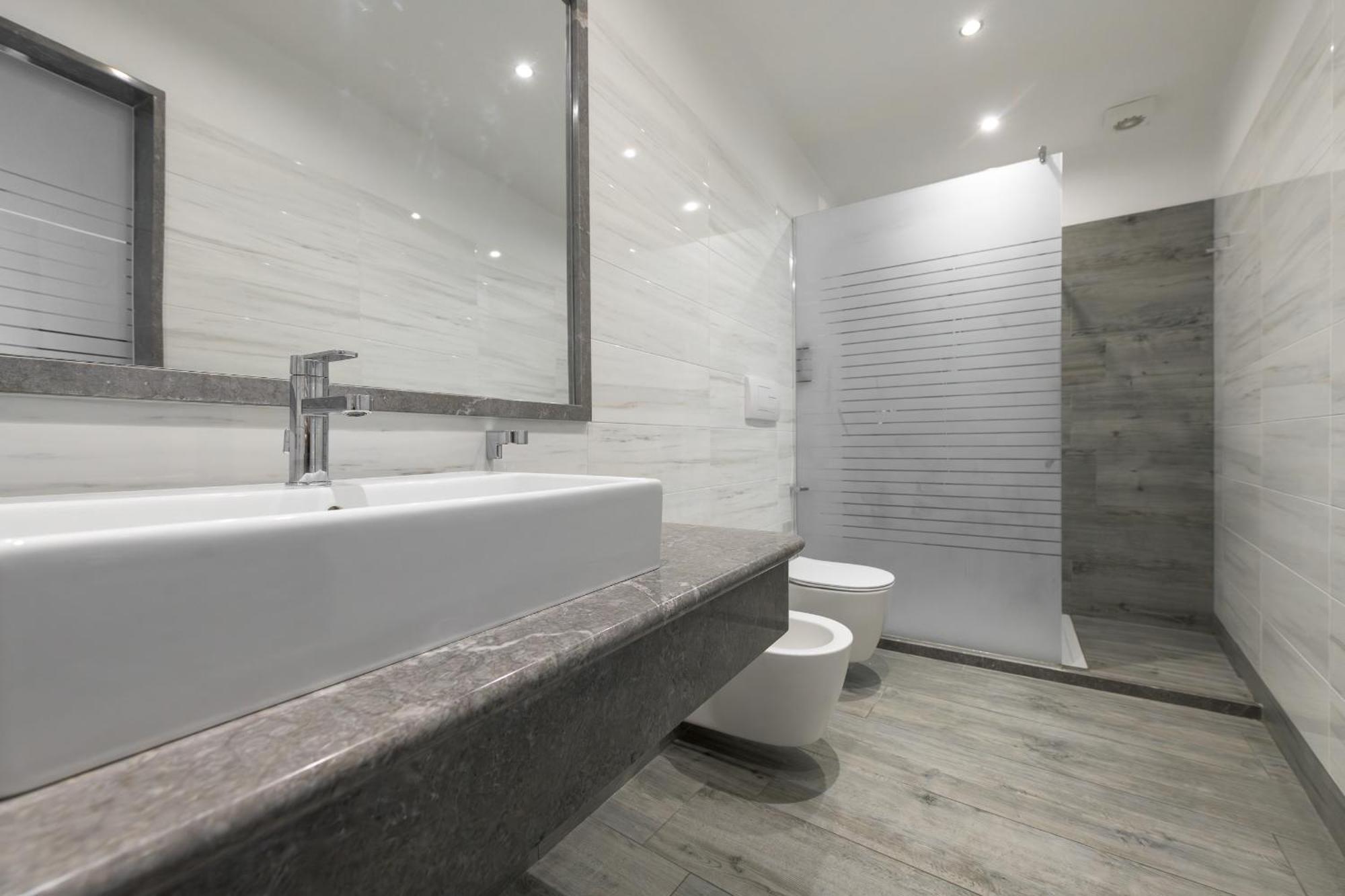 Deluxe Suite Spa Bath
