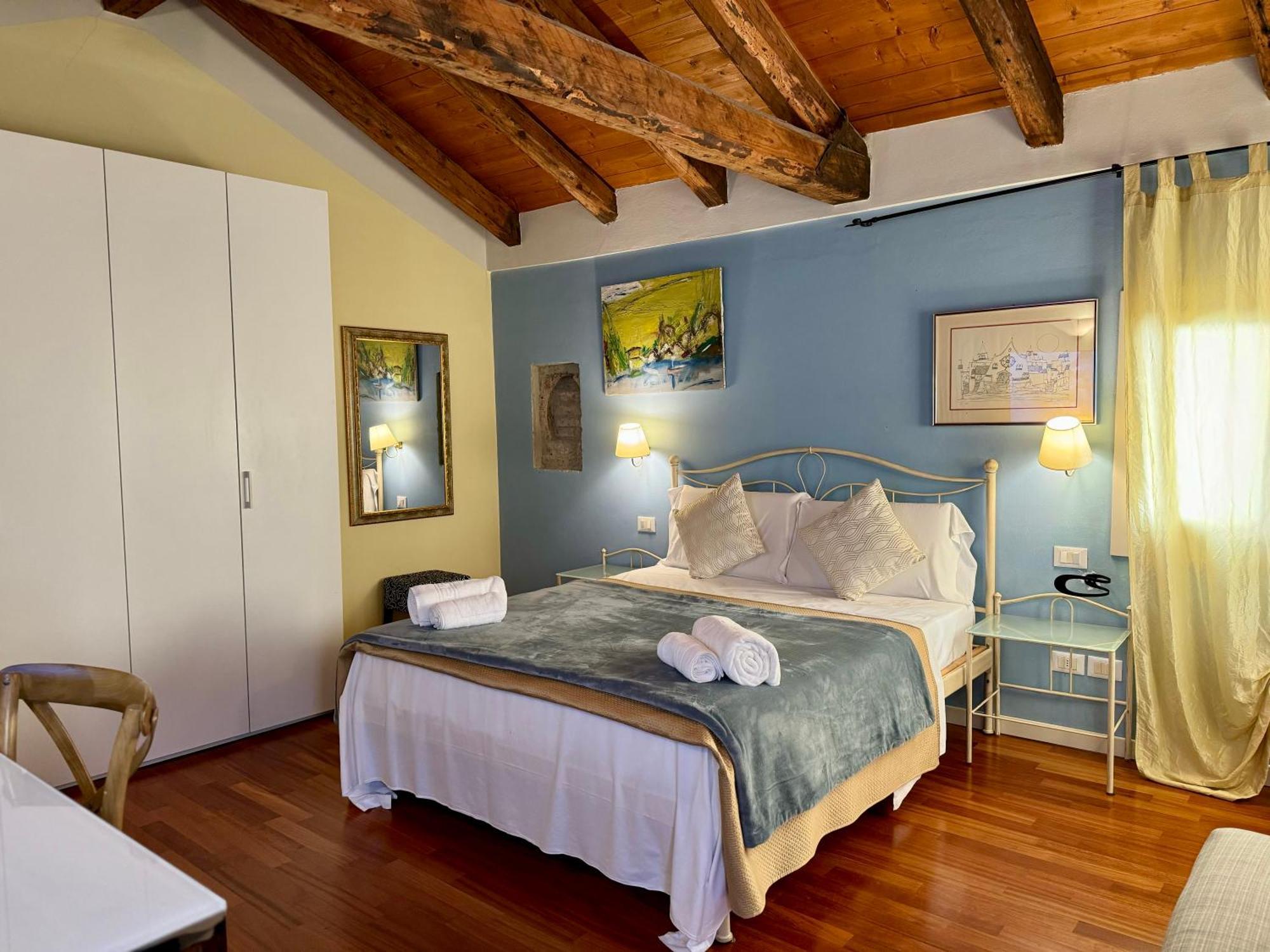 Deluxe Queen Room