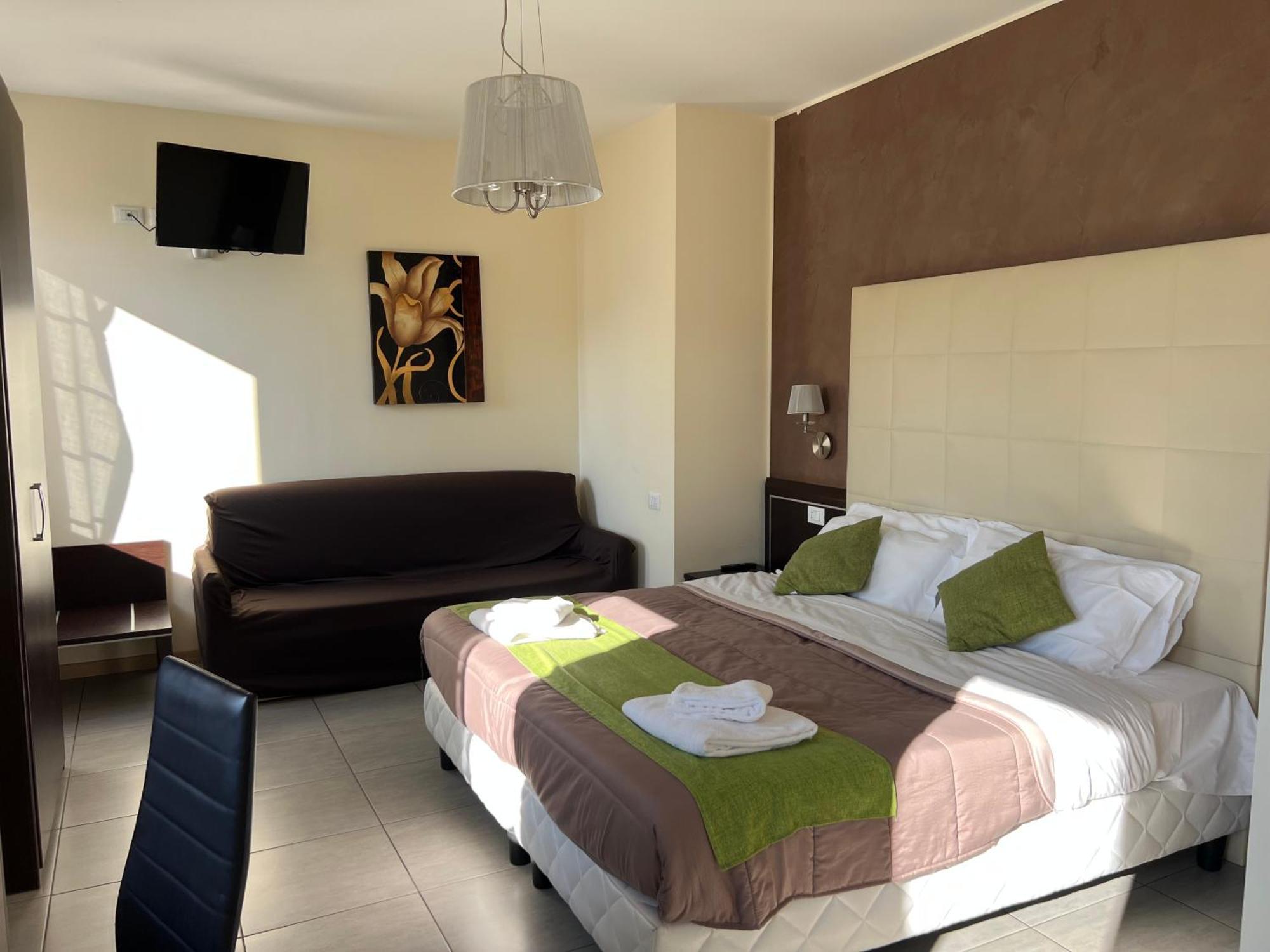 Deluxe Double Room Extra Bed,1523872912:JPEG
