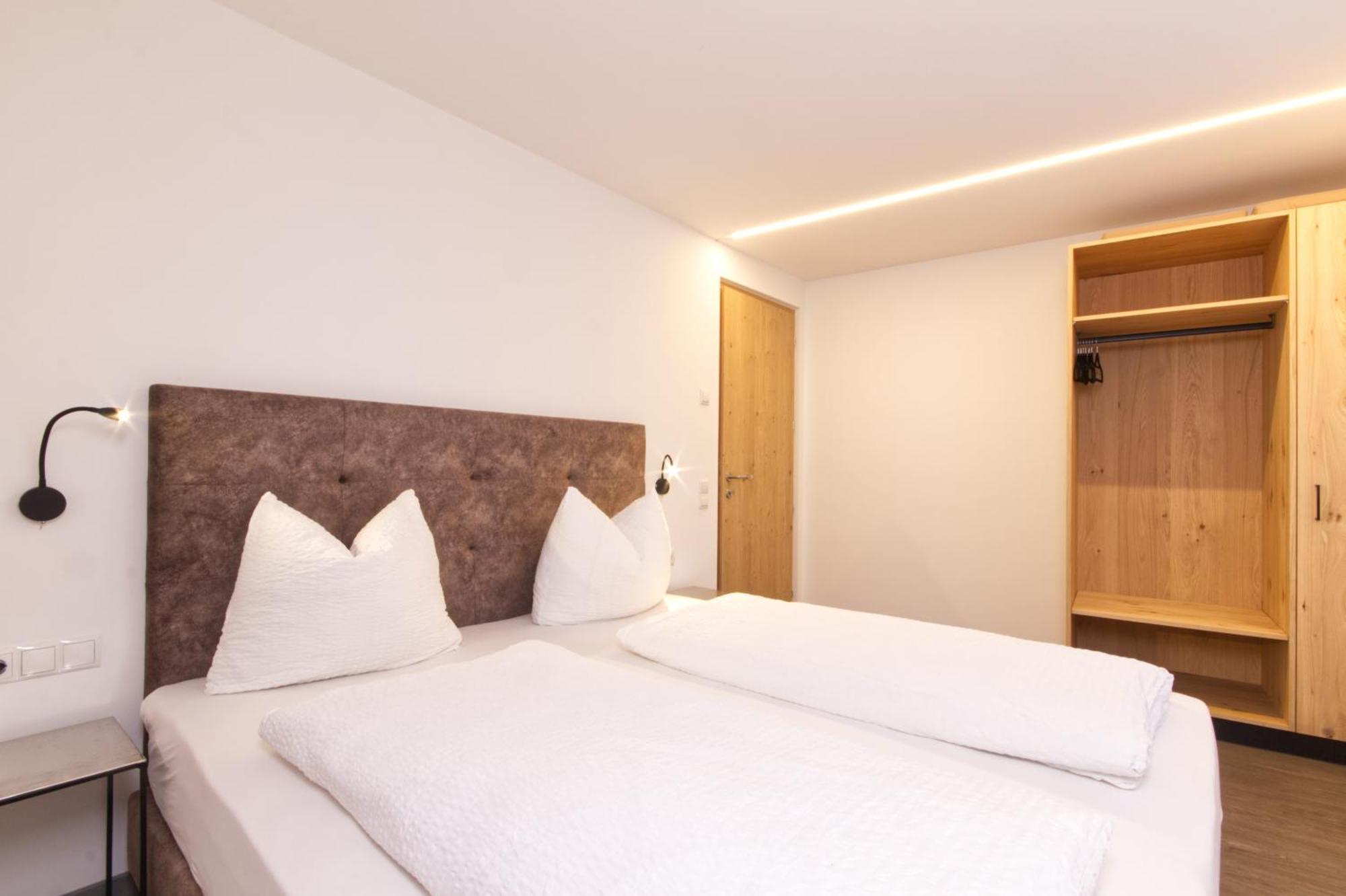 One-Bedroom Apartment,1525323298:JPEG