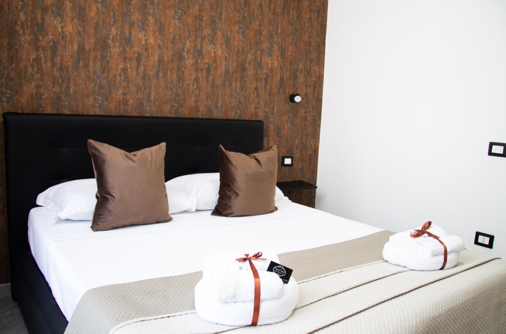 Double Room with Private Bathroom,1525573789:JPEG