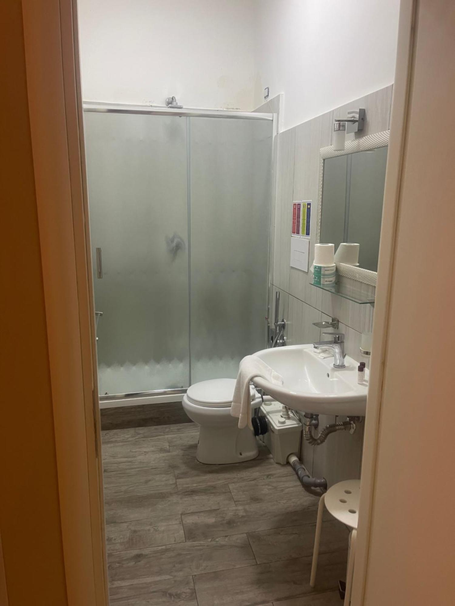 Double Room,1526066509:JPEG
