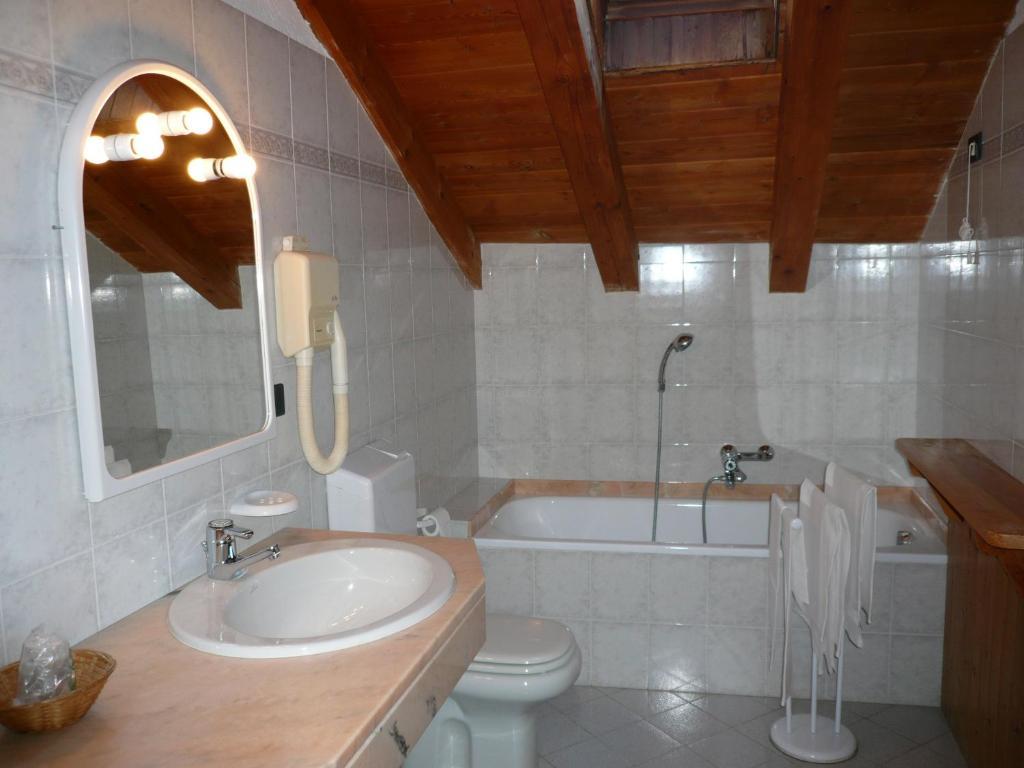 Double or Twin Room,195476182:JPEG