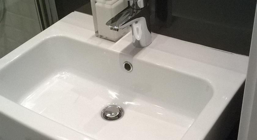 Double or Twin Room Private Bathroom